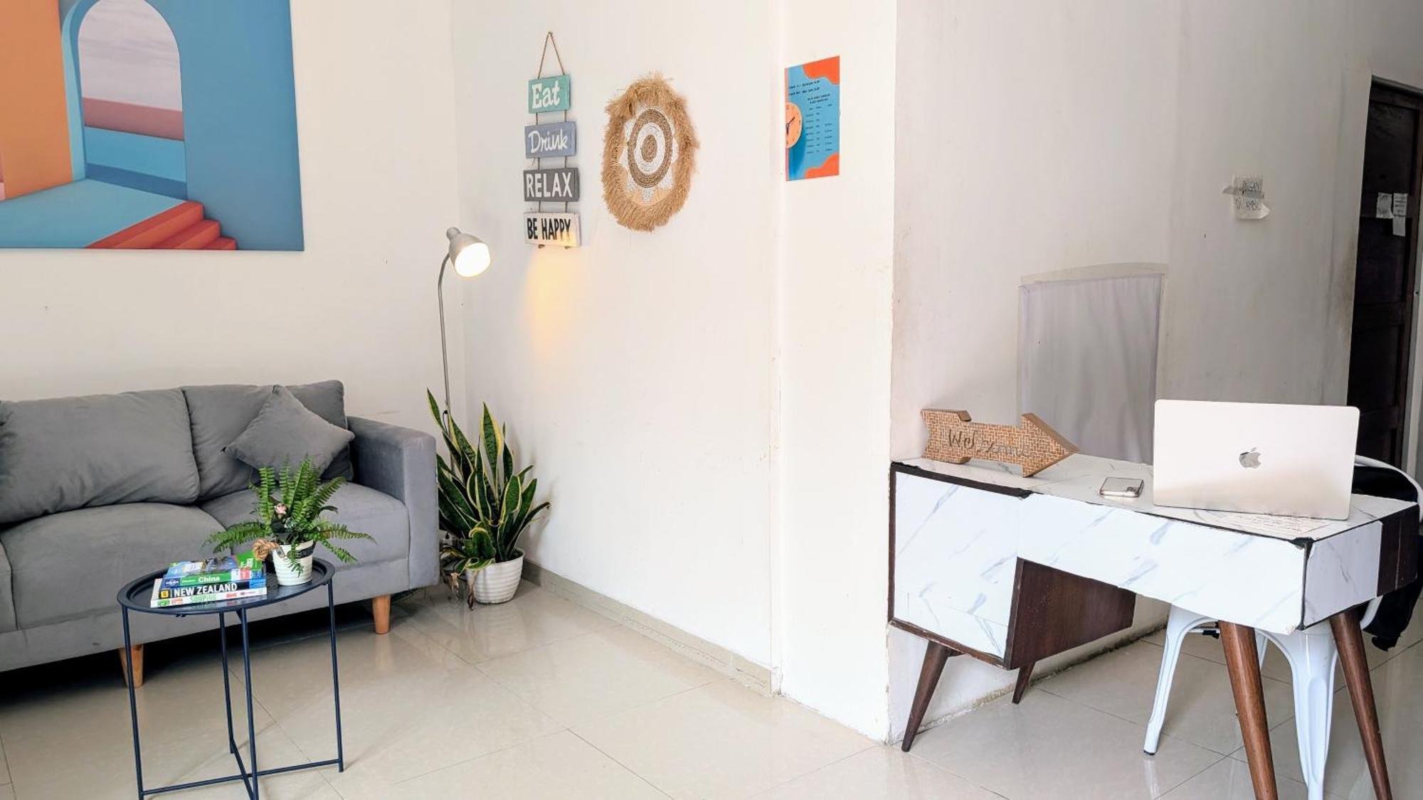 Homey Guesthouse Kertajaya Сурабая Экстерьер фото