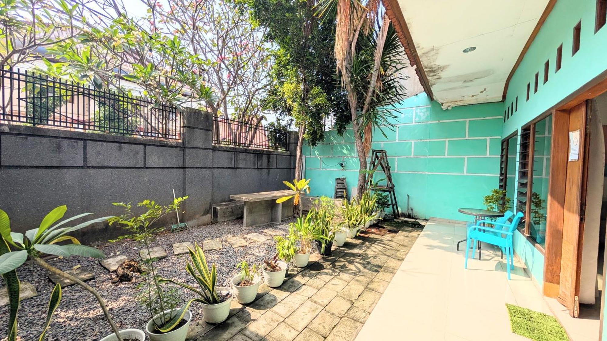 Homey Guesthouse Kertajaya Сурабая Экстерьер фото